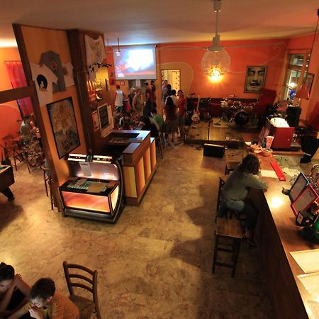 Sunflower Beach Backpacker Hostel & Bar Rimini Bagian luar foto