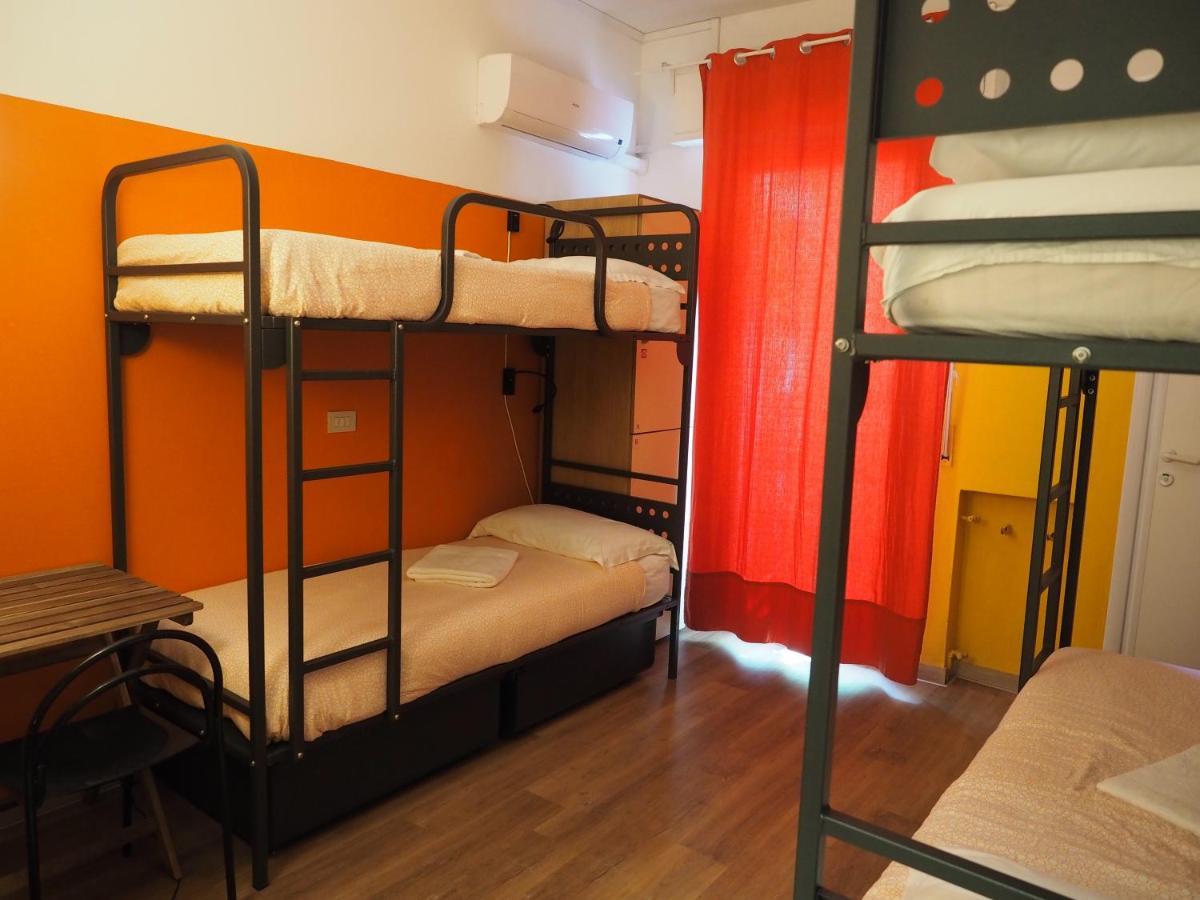 Sunflower Beach Backpacker Hostel & Bar Rimini Bagian luar foto