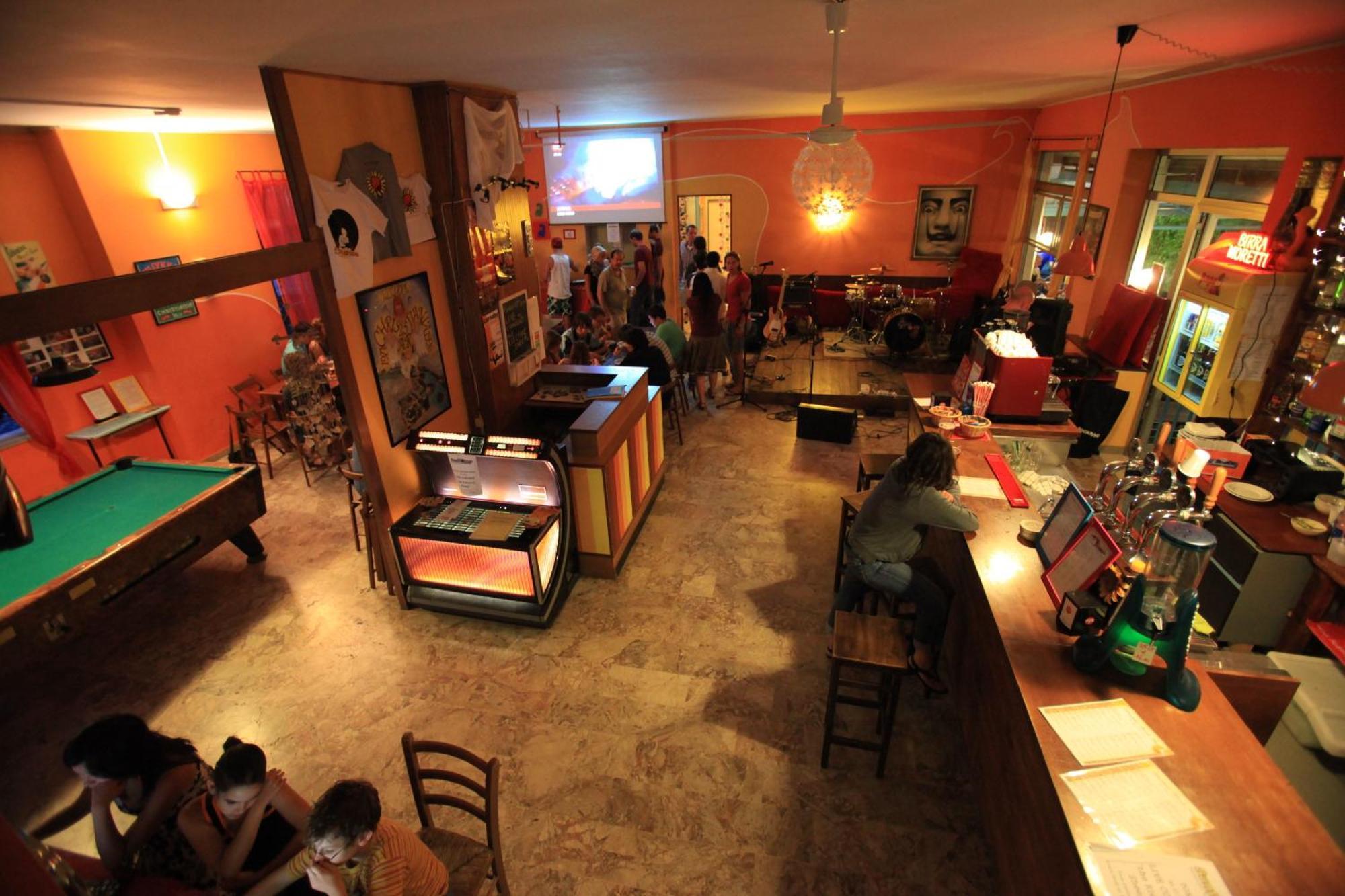 Sunflower Beach Backpacker Hostel & Bar Rimini Bagian luar foto