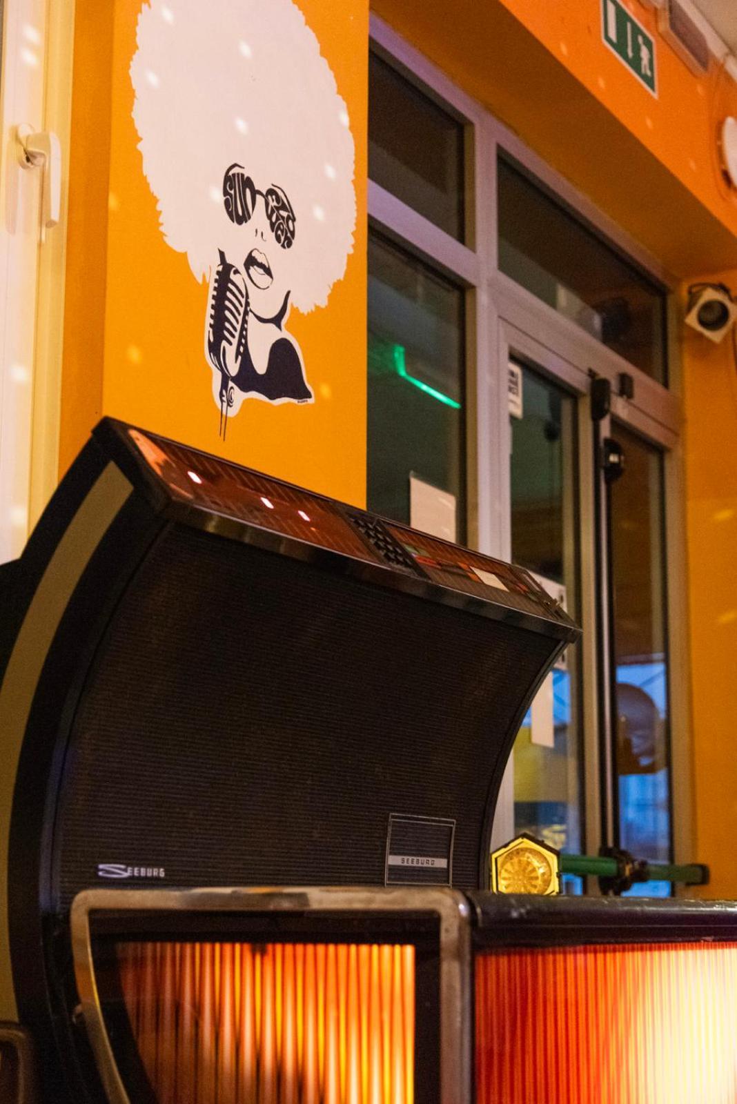 Sunflower Beach Backpacker Hostel & Bar Rimini Bagian luar foto