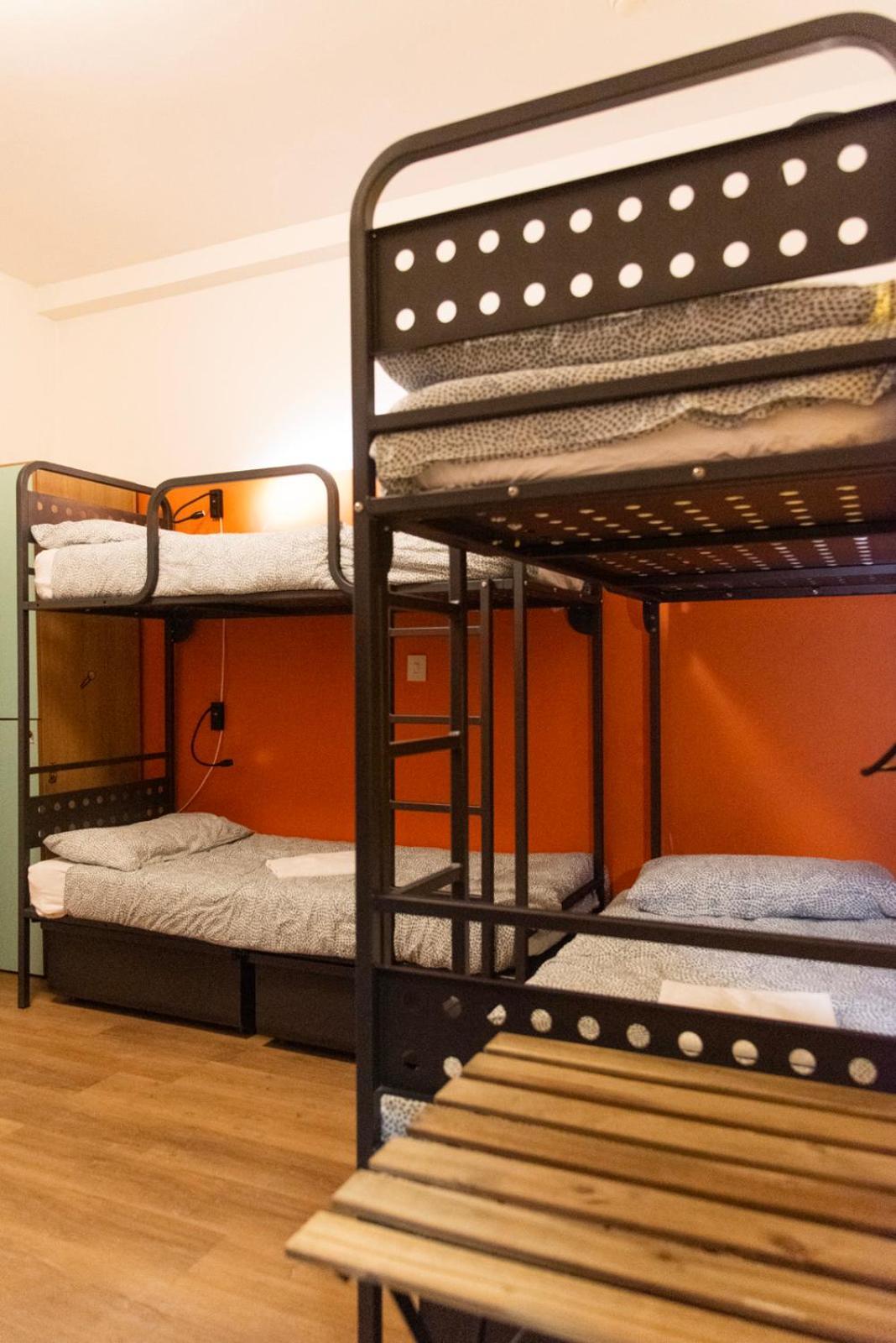 Sunflower Beach Backpacker Hostel & Bar Rimini Bagian luar foto