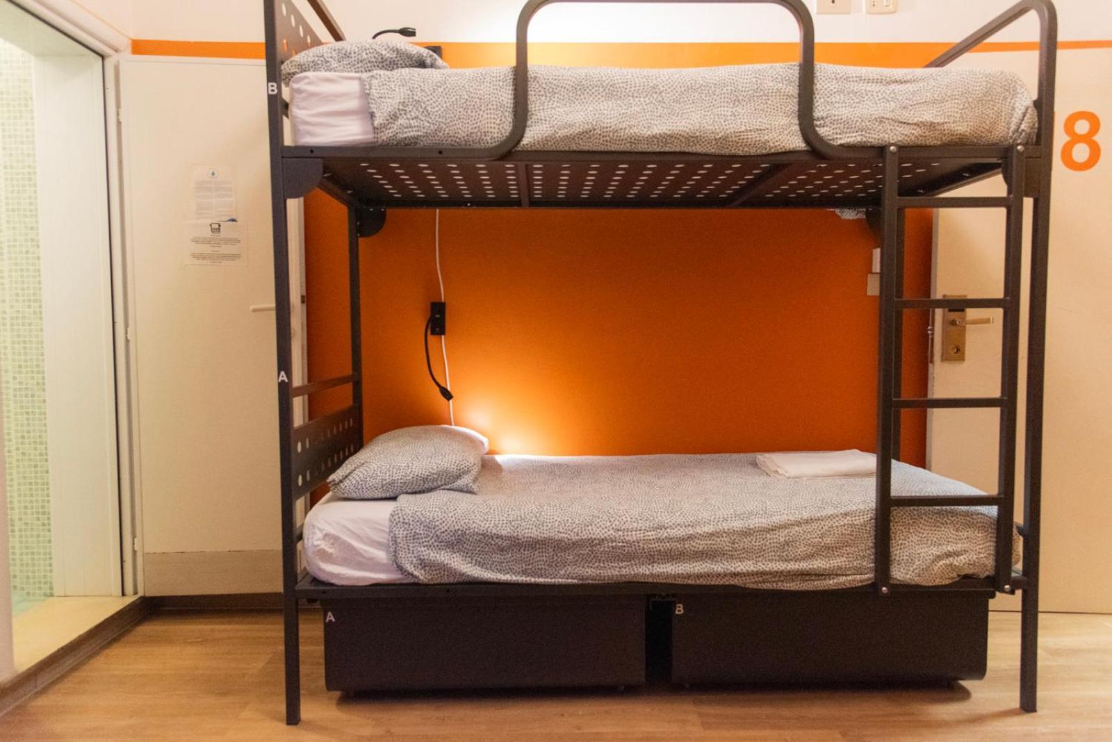 Sunflower Beach Backpacker Hostel & Bar Rimini Bagian luar foto