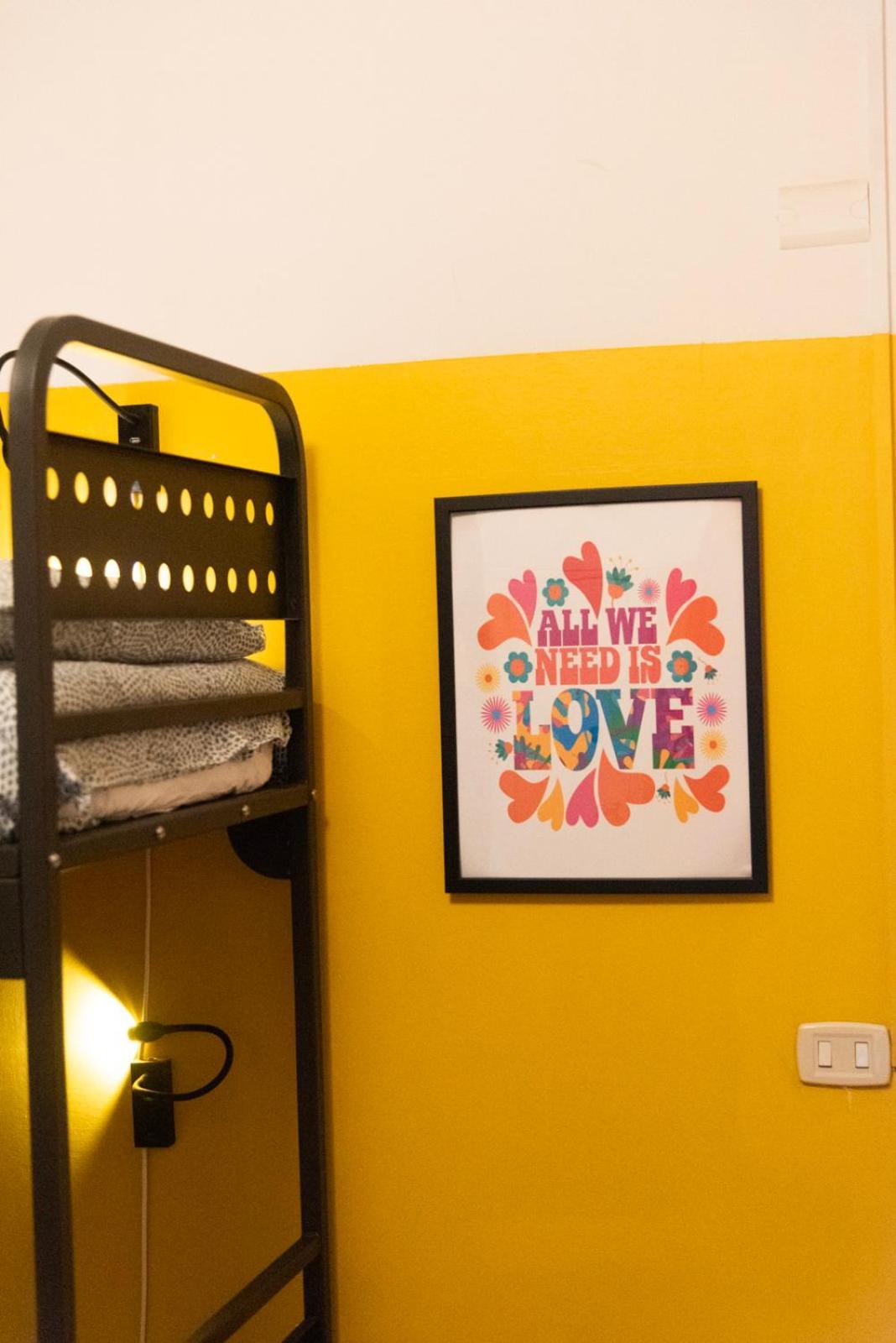Sunflower Beach Backpacker Hostel & Bar Rimini Bagian luar foto