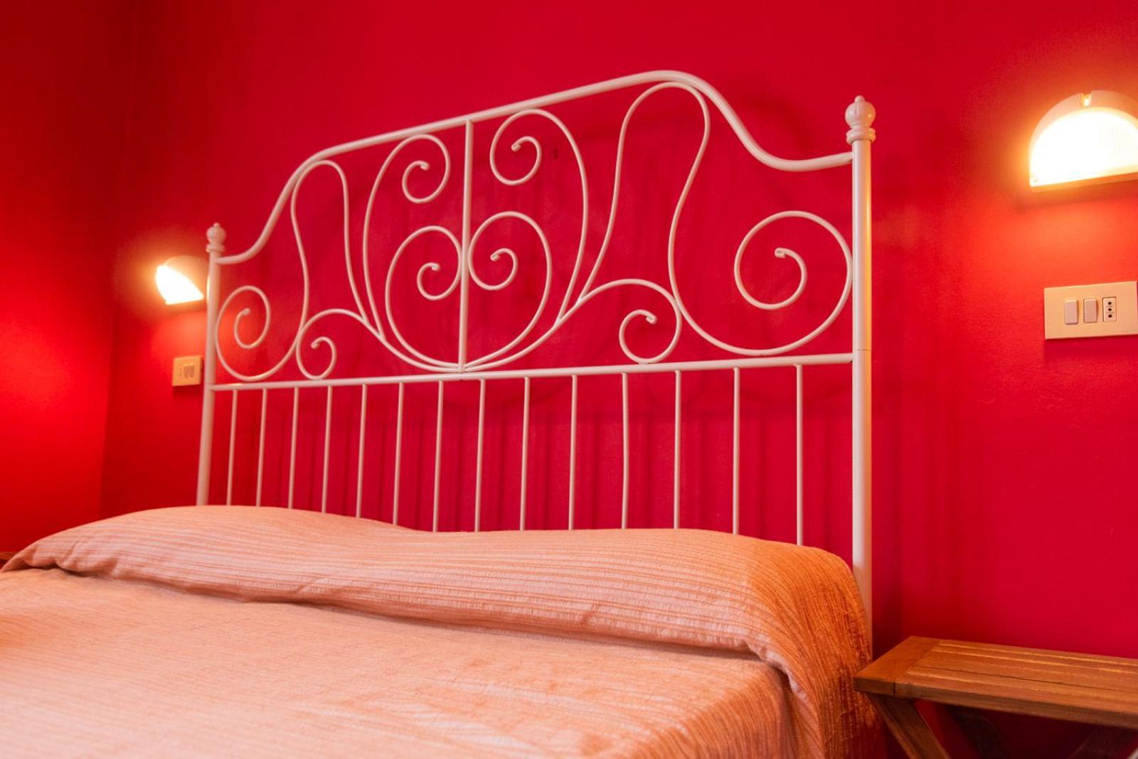 Sunflower Beach Backpacker Hostel & Bar Rimini Bagian luar foto