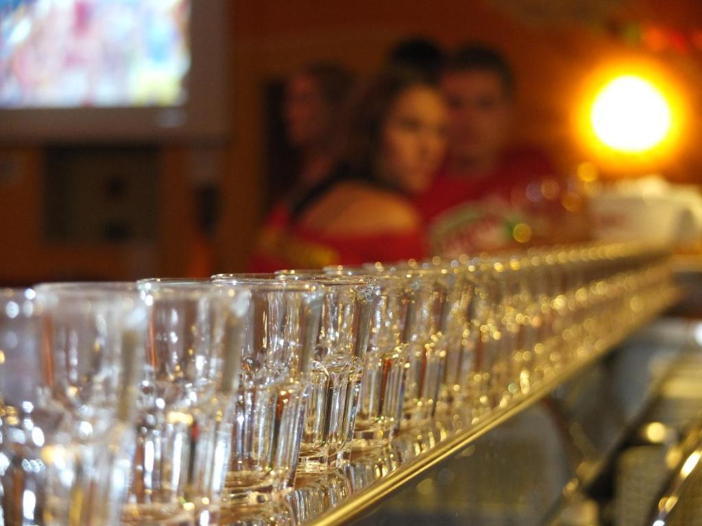Sunflower Beach Backpacker Hostel & Bar Rimini Bagian luar foto