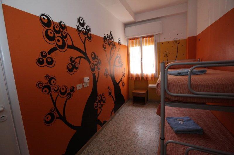 Sunflower Beach Backpacker Hostel & Bar Rimini Bagian luar foto