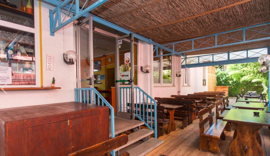Sunflower Beach Backpacker Hostel & Bar Rimini Bagian luar foto