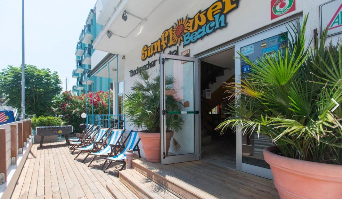 Sunflower Beach Backpacker Hostel & Bar Rimini Bagian luar foto