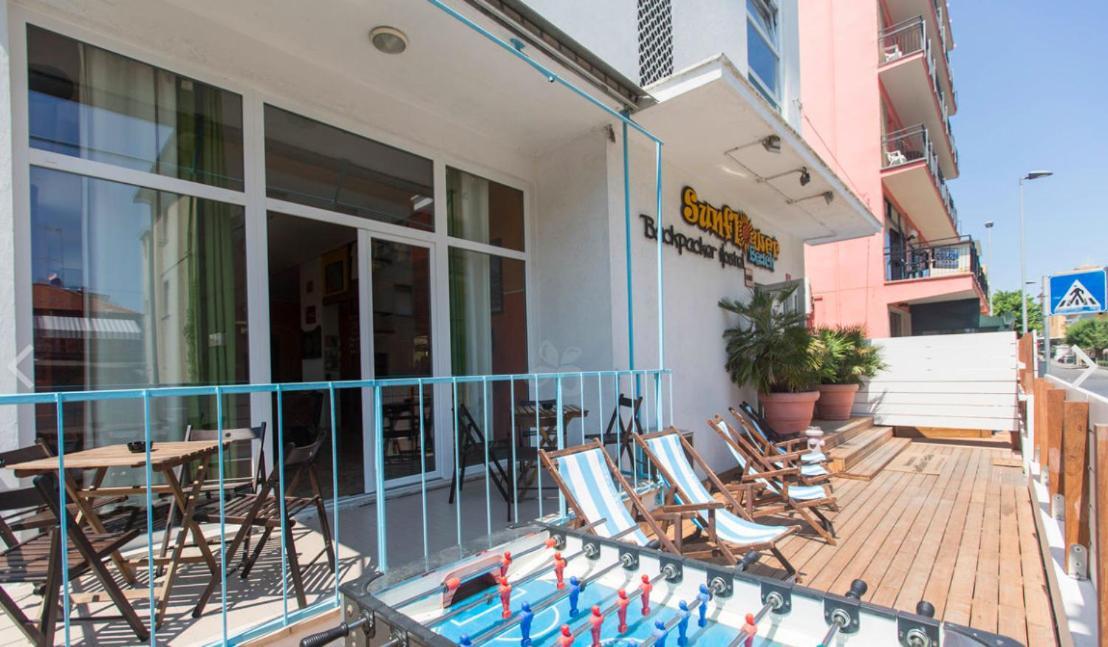 Sunflower Beach Backpacker Hostel & Bar Rimini Bagian luar foto