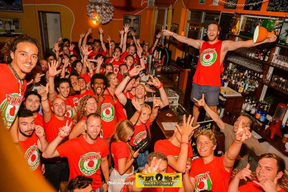 Sunflower Beach Backpacker Hostel & Bar Rimini Bagian luar foto